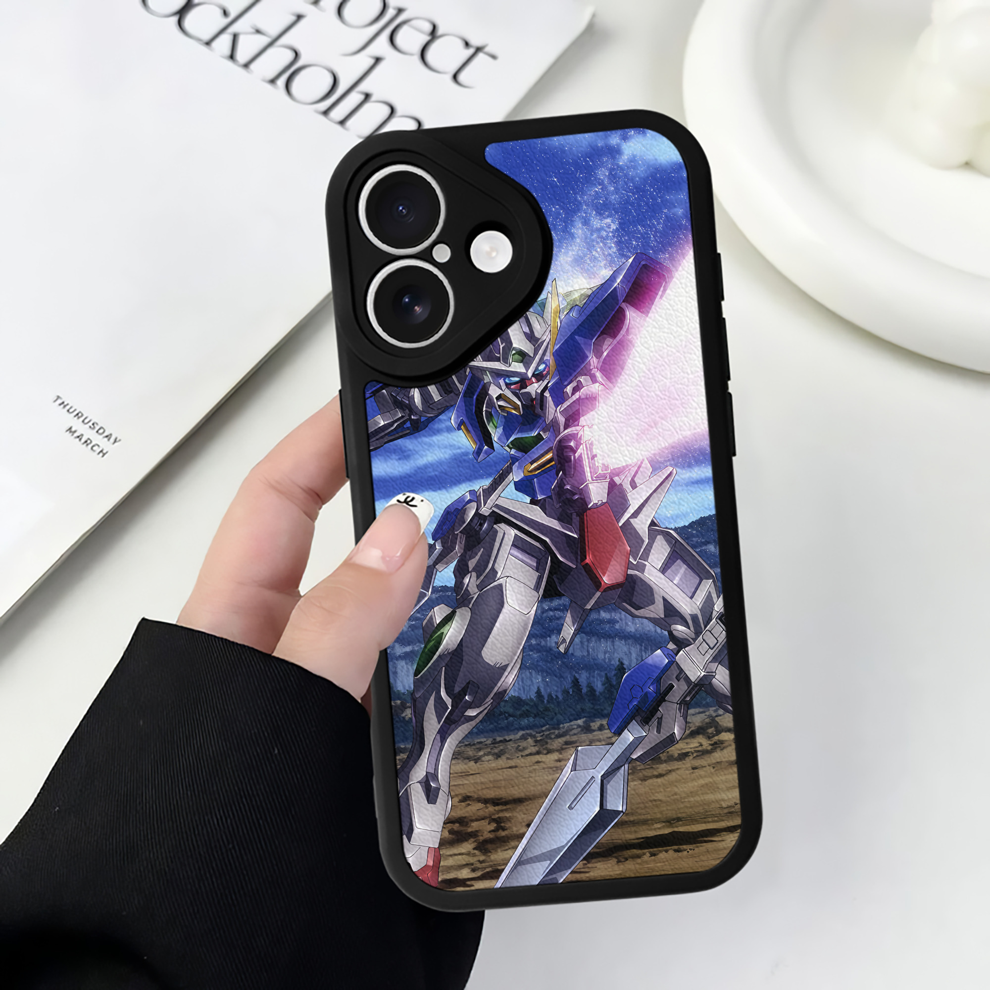 （画像用） 機動戦士ガンダム Mobile Suit Gundam 【iPhone 16シリーズ対応】シリコンスマホケース（レザー調） 材質：シリコン